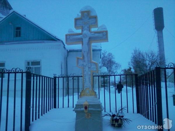 Крест на канавке.