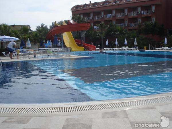 Бассейн на территории отеля CLUB SIDE COAST