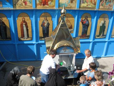 Почаевская лавра. Источник Св. Анны (Украина, Почаев) фото