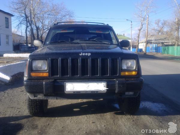 Автомобиль Jeep Cherokee - внедорожник фото