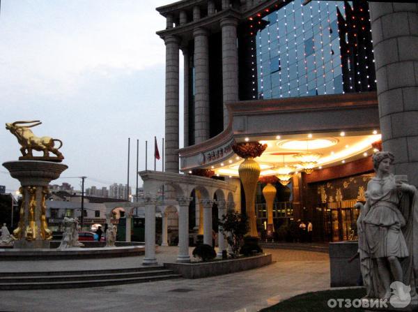 Площадь People's Square (Китай, Шанхай) фото