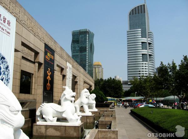 Площадь People's Square (Китай, Шанхай) фото