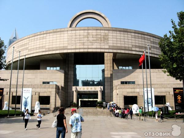 Площадь People's Square (Китай, Шанхай) фото