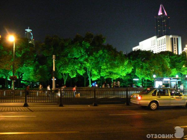 Площадь People's Square (Китай, Шанхай) фото