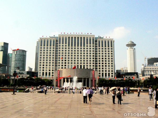 Площадь People's Square (Китай, Шанхай) фото