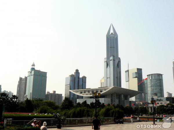 Площадь People's Square (Китай, Шанхай) фото