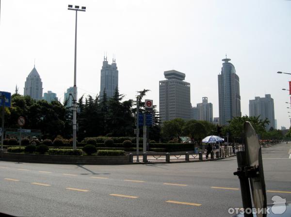 Площадь People's Square (Китай, Шанхай) фото