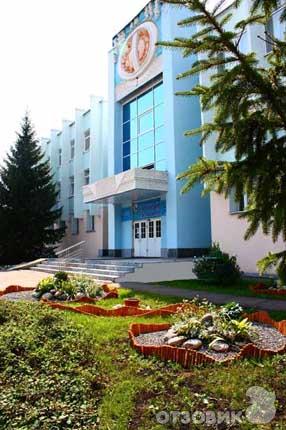 Парадный вход санатория