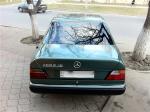 Автомобиль Mercedes-Benz W124 E220 седан фото