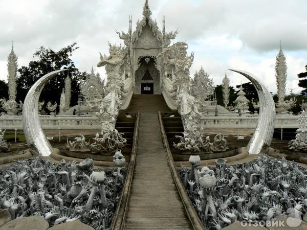 Ват Ронг Кхун (Wat Rong Khun) Белый Храм фото