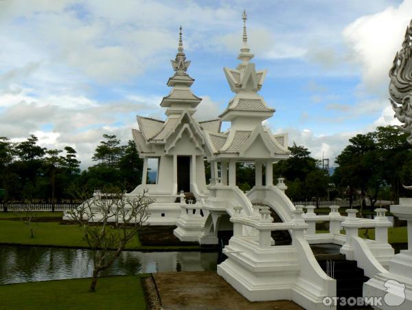 Ват Ронг Кхун (Wat Rong Khun) Белый Храм фото