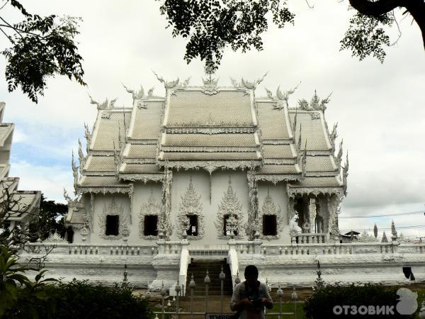 Ват Ронг Кхун (Wat Rong Khun) Белый Храм фото