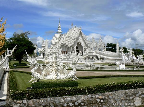 Ват Ронг Кхун (Wat Rong Khun) Белый Храм фото