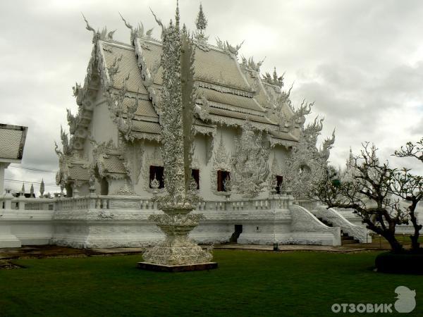 Ват Ронг Кхун (Wat Rong Khun) Белый Храм фото